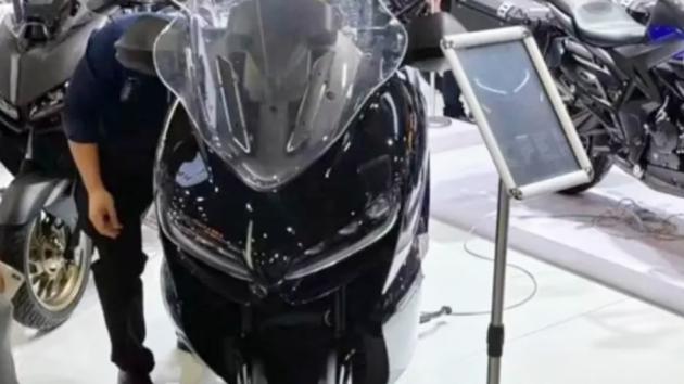 Zontes ZT 500: Με 500 κυβικά και 46 ίππους κυνηγά βάθρο στα GT scooter